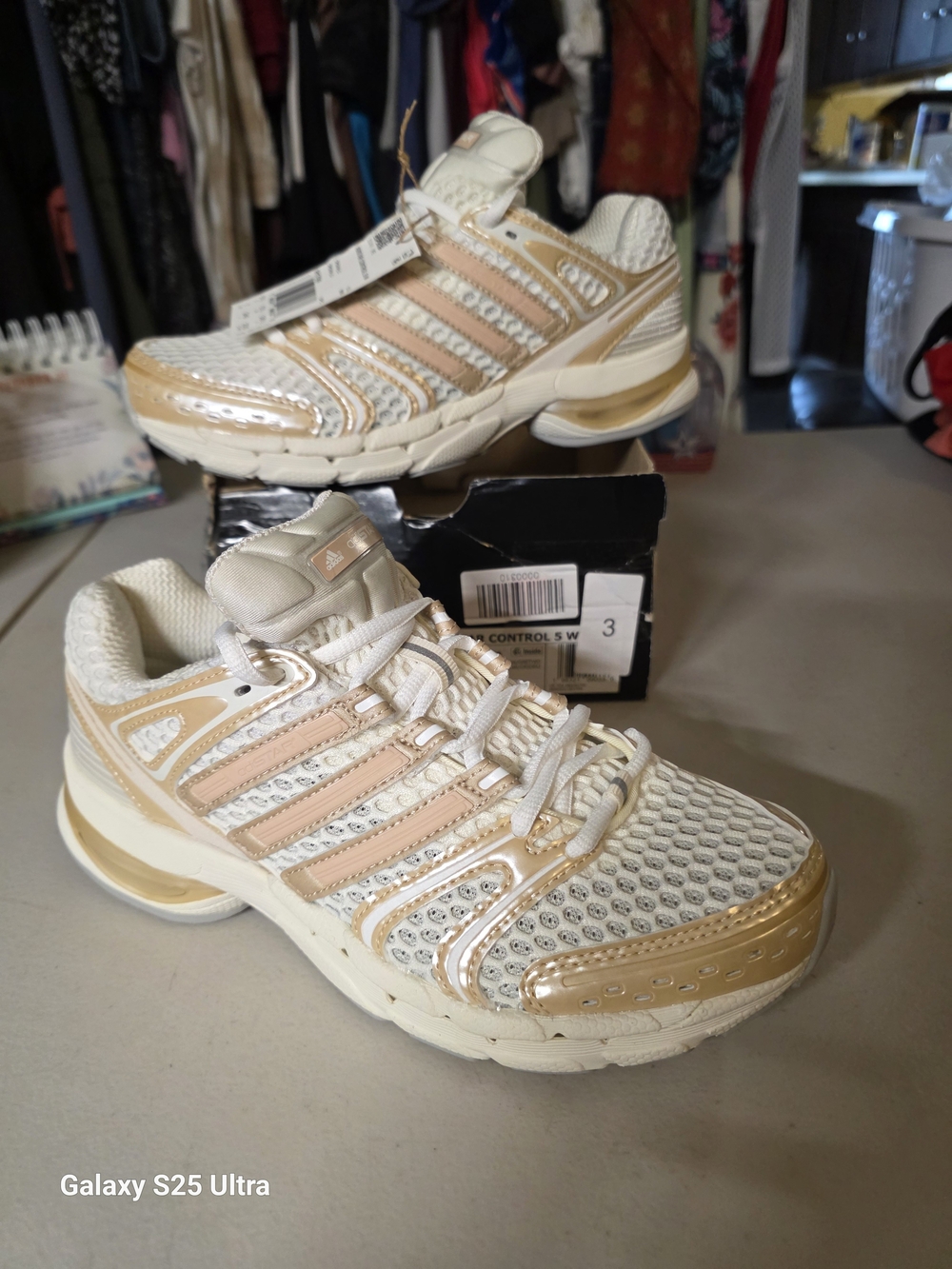 adidas Originals Adistar Control 5 women's sneakers in the Off White/Blush Pink